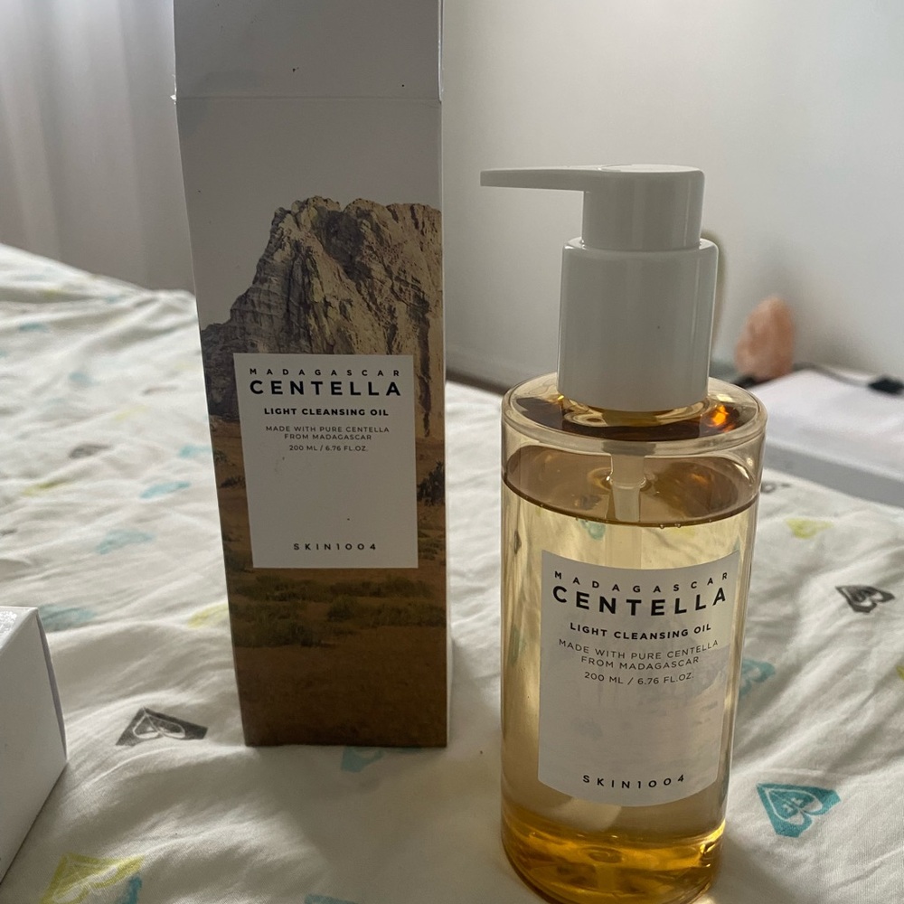 Madagascar Centella Light Cleansing Oil
